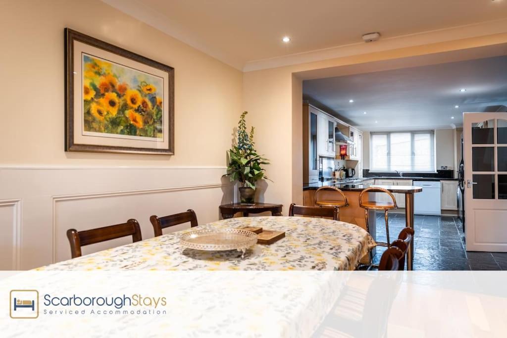 The Loft Apartment สการ์โบโรห์ ภายนอก รูปภาพ