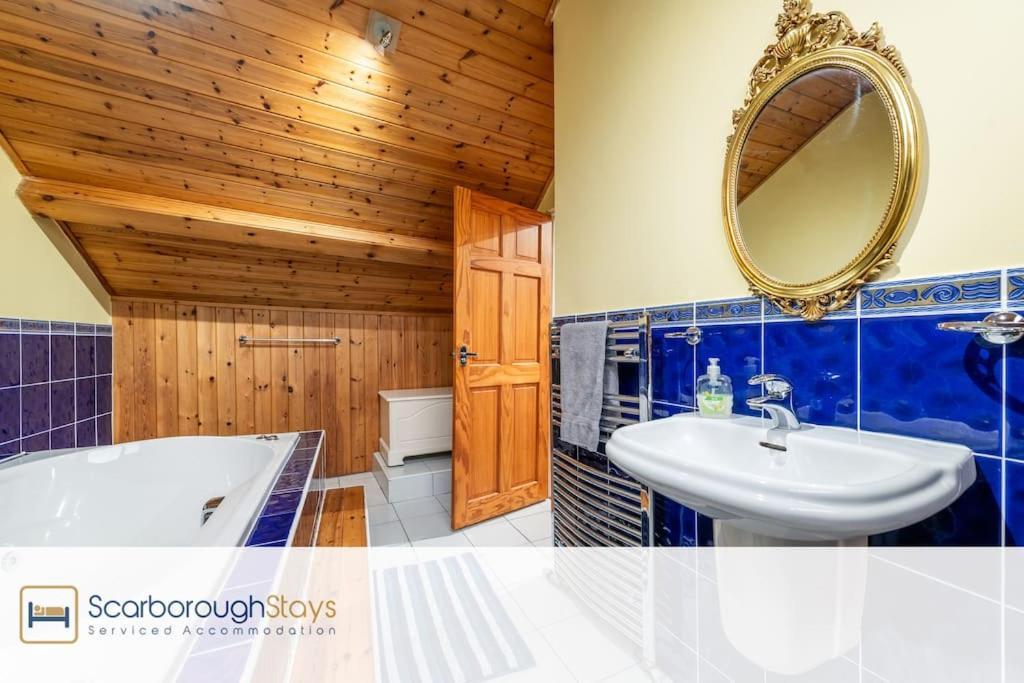 The Loft Apartment สการ์โบโรห์ ภายนอก รูปภาพ